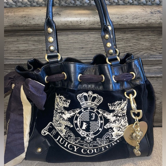 Juicy Couture Handbags - Vintage Juicy Couture Velour Daydreamer Scottie Dog Purse!